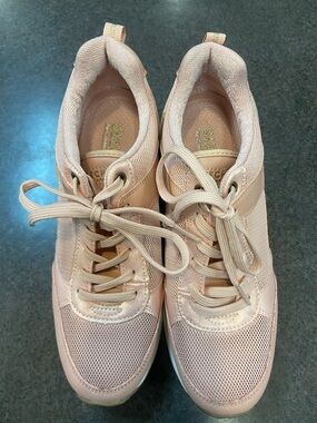 Skechers Women's Light Pink Mesh Lace-Up Sneakers